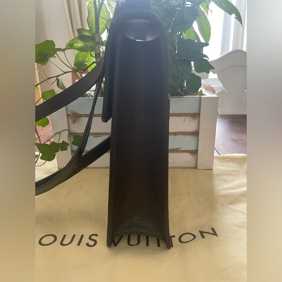 ⚡️⚡️‼️💲SALE⚡️⚡️Louis Vuitton Vintage crossbody Taiga Pochette Kurgan M32448 - Picture 7 of 12